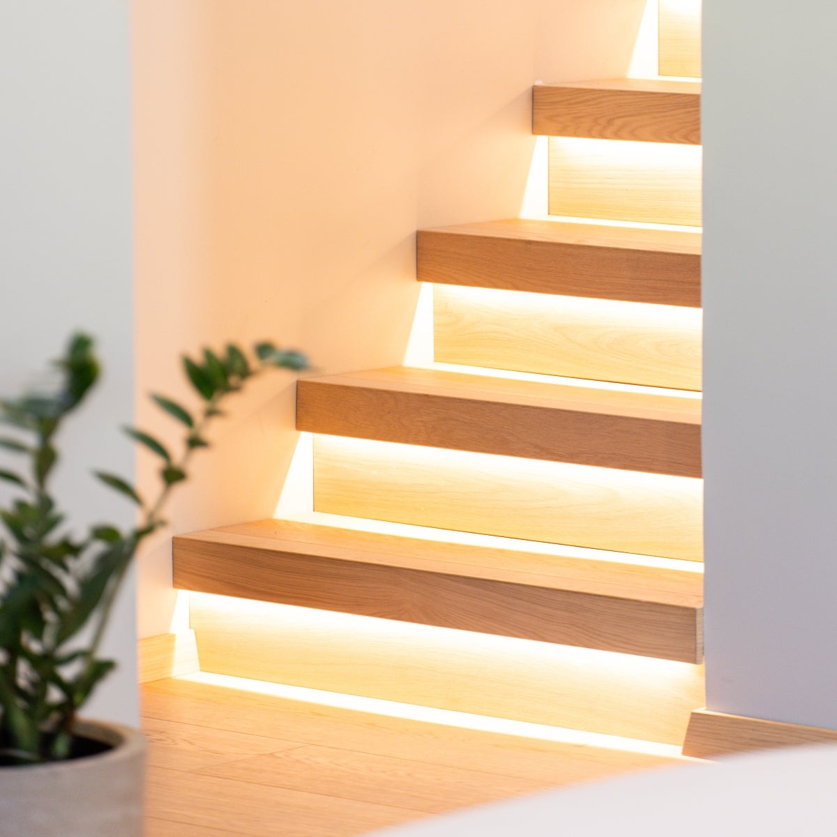 LED-valonauhat ja profiilit
