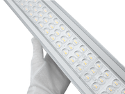 LED-teollisuusvalaisin FORTA - CRI80 takaa luonnolliset v&auml;rit ja miellytt&auml;v&auml;n valaistuksen.