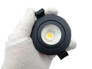 Mattamusta himmennett&auml;v&auml; valaisin hyv&auml;ll&auml; v&auml;rintoistolla.