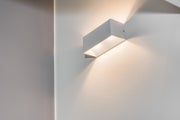 LED-Sein&auml;valo, yl&ouml;salas, 12W, 800lm, 250*100*100mm, IP20, valkoinen- portaissa