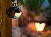 Philips Hue Outdoor Motion Sensor, liiketunnistin ulkok&auml;ytt&ouml;&ouml;n - helppo kiinnitys
