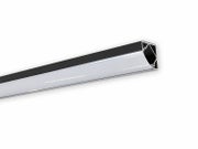 Kulma-asentoon sopiva 2 metrinen profiili LED-nauhan suojaksi ja viimeistellyn lopputuloksen aikaansaamiseksi. Kuva tuotettu teko&auml;lyll&auml;.