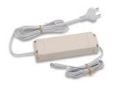 LED-muuntaja WANA 20W 24V/12V, kompakti 126x42x21 mm muuntaja pistotulpalla ja DC-liittimell&auml;. Kuva tuotettu teko&auml;lyll&auml;.