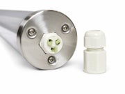 SARKA on varustettu ketjutettavalla standard plastic connector -liit&auml;nn&auml;ll&auml;, joka helpottaa useamman valaisimen asentamista samaan linjaan. Kuva tuotettu teko&auml;lyll&auml;.
