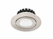 Valaisimen kompakti koko (⌀80x32mm) mahdollistaa asennuksen pieniin tiloihin, ja sen kehyksen muotoilu on py&ouml;re&auml;, mik&auml; tuo modernin ja tyylikk&auml;&auml;n ilmeen. Kuva tuotettu teko&auml;lyll&auml;.