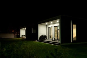 Tässä ulkoalueita valaisee hienosti LED paneelit.