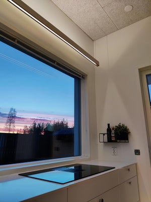 Värilämpötilasäädettävä lednauha yhdistettynä koivuvaneriin ja philps hue ohjaukseen