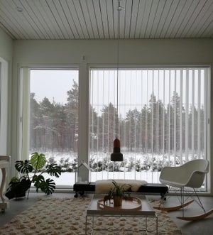 Yleisvalona OODI valaisimet. Riippuvalaisin tuo tunnelmaa ja ilmettä valaistukseen.