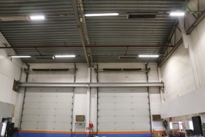 Vauriopiste autokorjaamon hallivalaistus